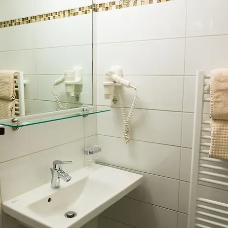 Vinothek Schwarzer Adler Hotel 3*