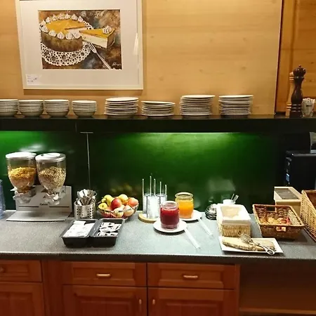 Vinothek Schwarzer Adler Hotel 3*