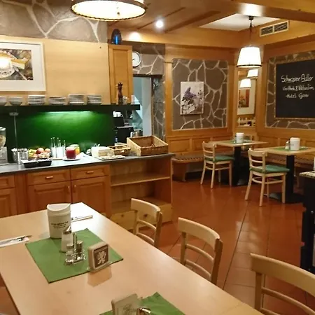 Vinothek Schwarzer Adler 3*