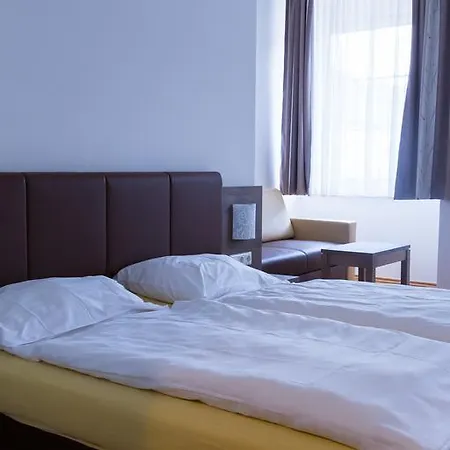 Hotel Vinothek Schwarzer Adler 3*