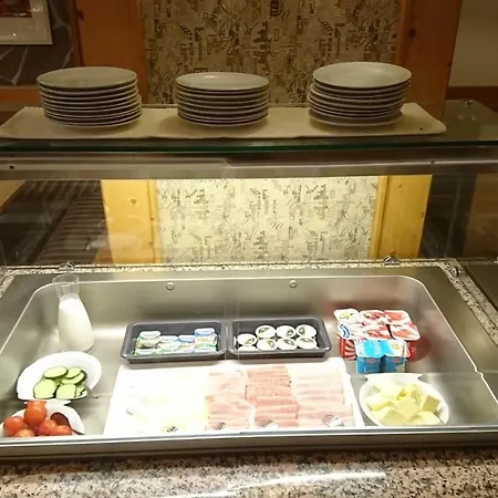 Vinothek Schwarzer Adler 3*